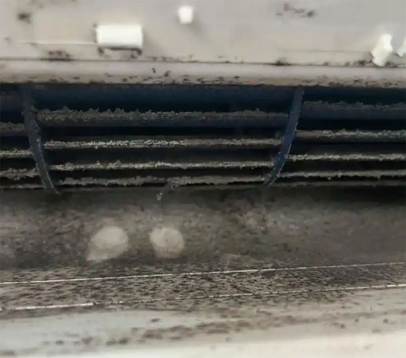 丰顺空调吹的风有股烧焦味是怎么回事